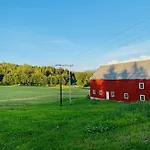 Fjellstad Gard - 2 Minutes From E6 And 5 Minutes Drive From City * סטיינקייר