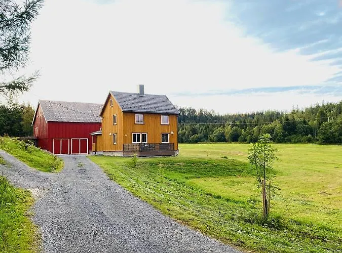 Alloggio per agriturismo Fjellstad Gard - 2 Minutes From E6 And 5 Minutes Drive From City Steinkjer