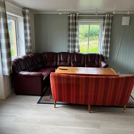 Fjellstad Gard - 2 Minutes From E6 And 5 Minutes Drive From City 팜스테이